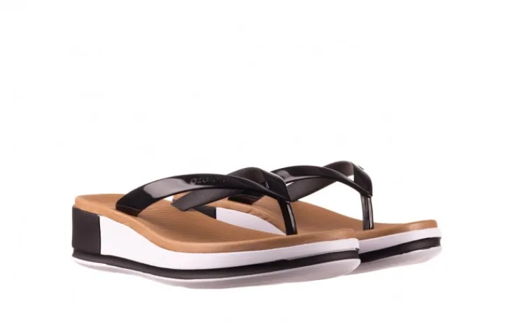 klapki_azaleia___black_cz_1.webp Klapki 281 517 Black, Czarny, Guma | Azaleia Best