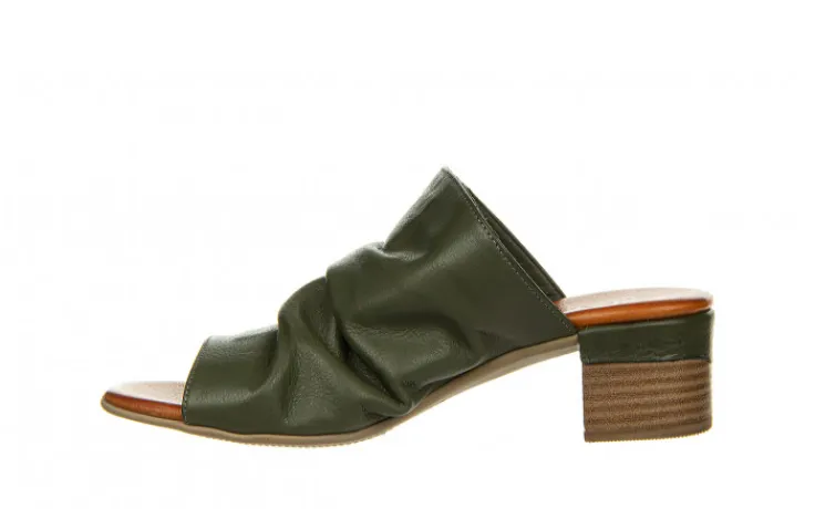 klapki_bayla____dark_oliv_2.webp Klapki -161 066 1706 281 Dark Olive 161462, Zielony, Skóra naturalna | Bayla Online